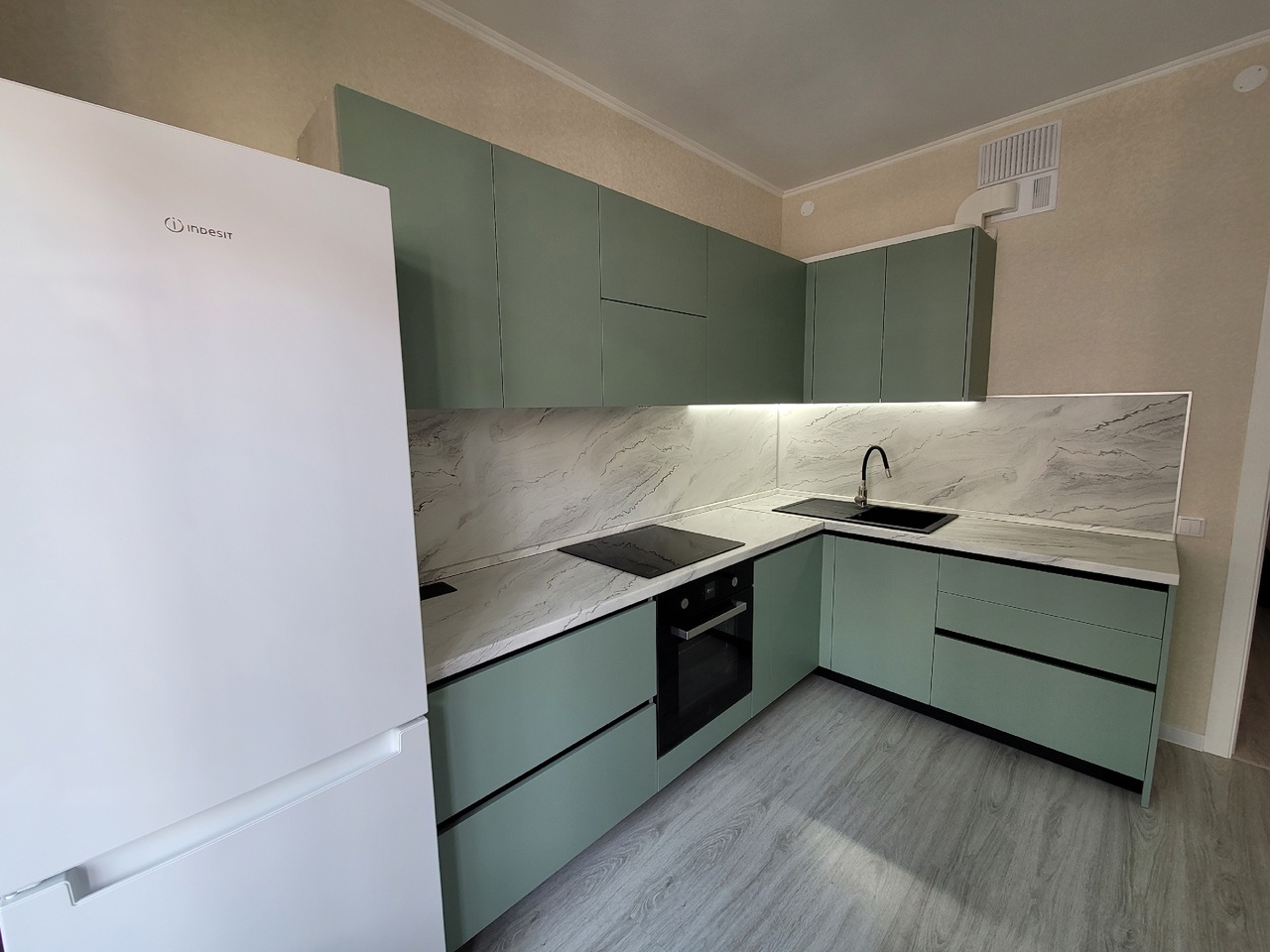 Кухни и мебель по индивидуальным размерам на заказ.25 