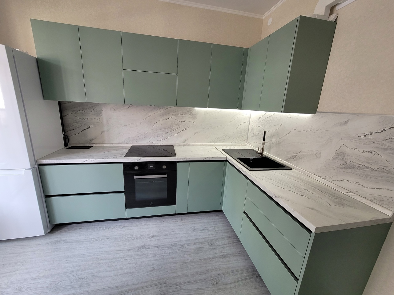 Кухни и мебель по индивидуальным размерам на заказ.23 