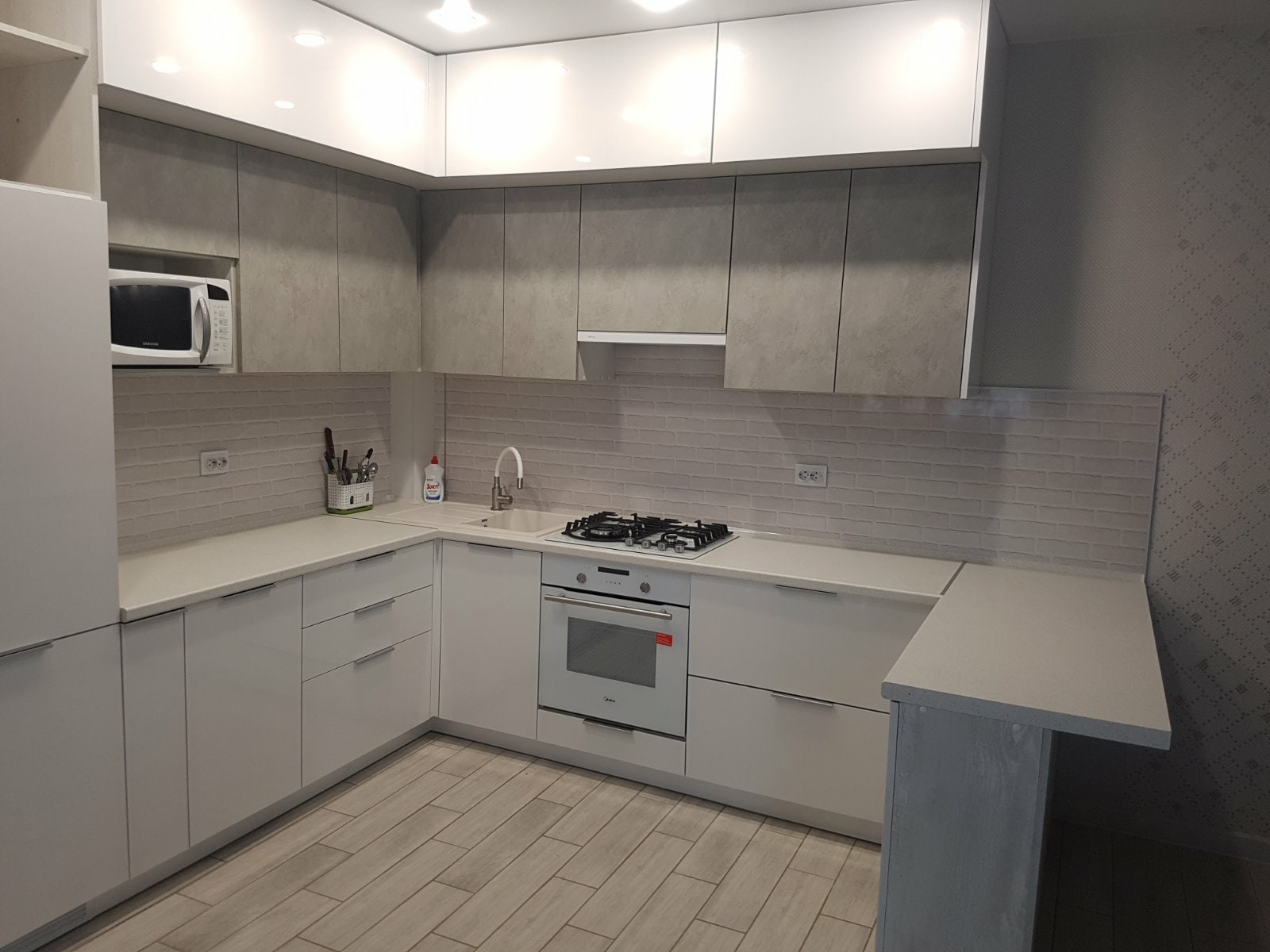 Кухня с фасадами ALVIC индивидуально. Запишитесь на замер для расчёта тел. 234-555-2