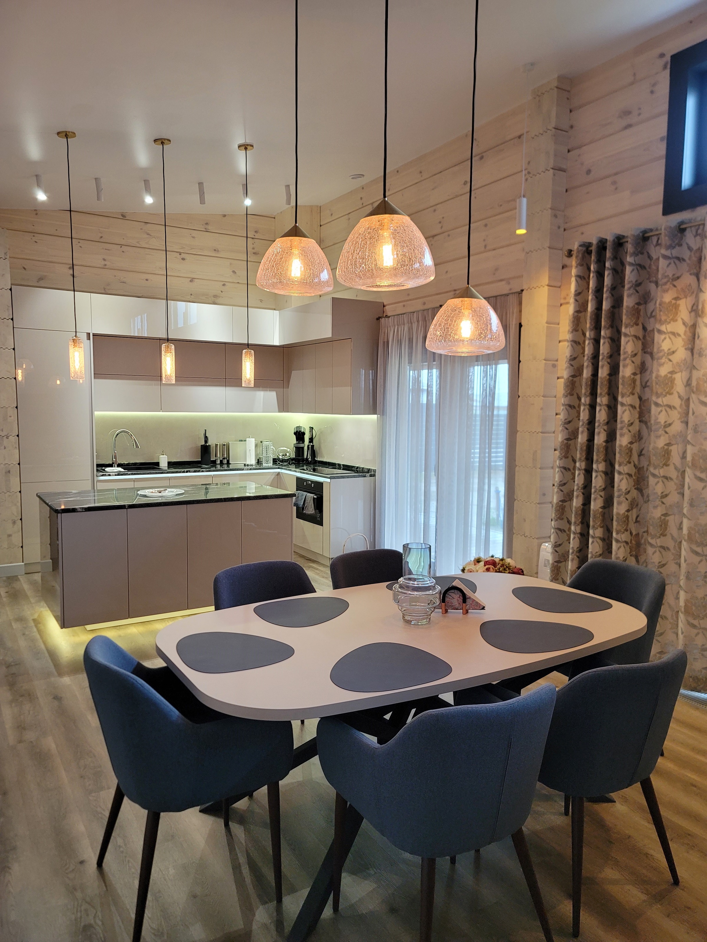 Любая мебель на заказ. Собственное индивидуальное изготовление. Разные решения для Вашего дома.