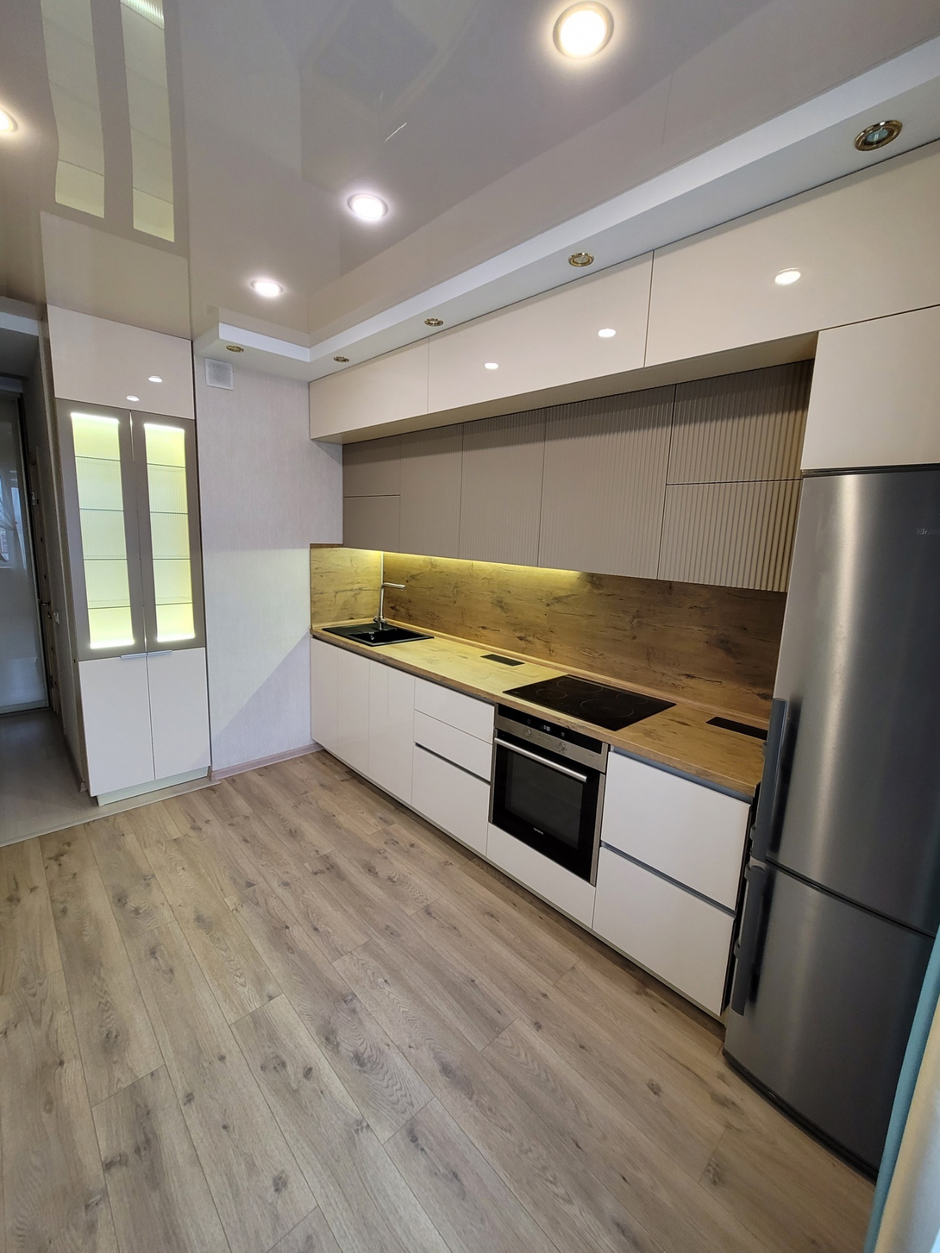 Кухня прямая фасады AGT +эмаль