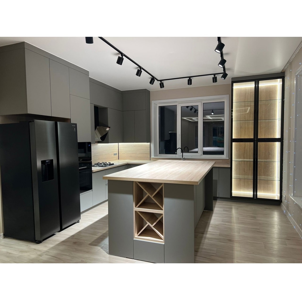 Кухня от производителя с качественных материалов и фурнитуры.10