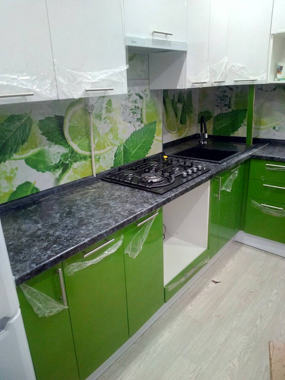 Кухня на заказ индивидуально с техникой под ключ. Записаться на замеры можно по телефону 234-555-2 