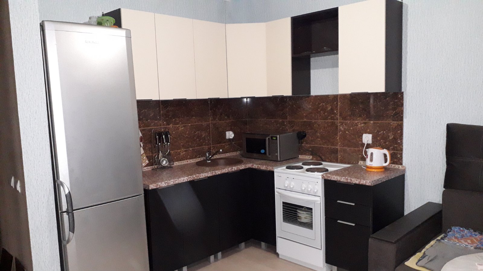 Кухня индивидуально по Вашим размерам. Закажите замерщика 234-555-2. Ждём за подарками. Оформление дома. 