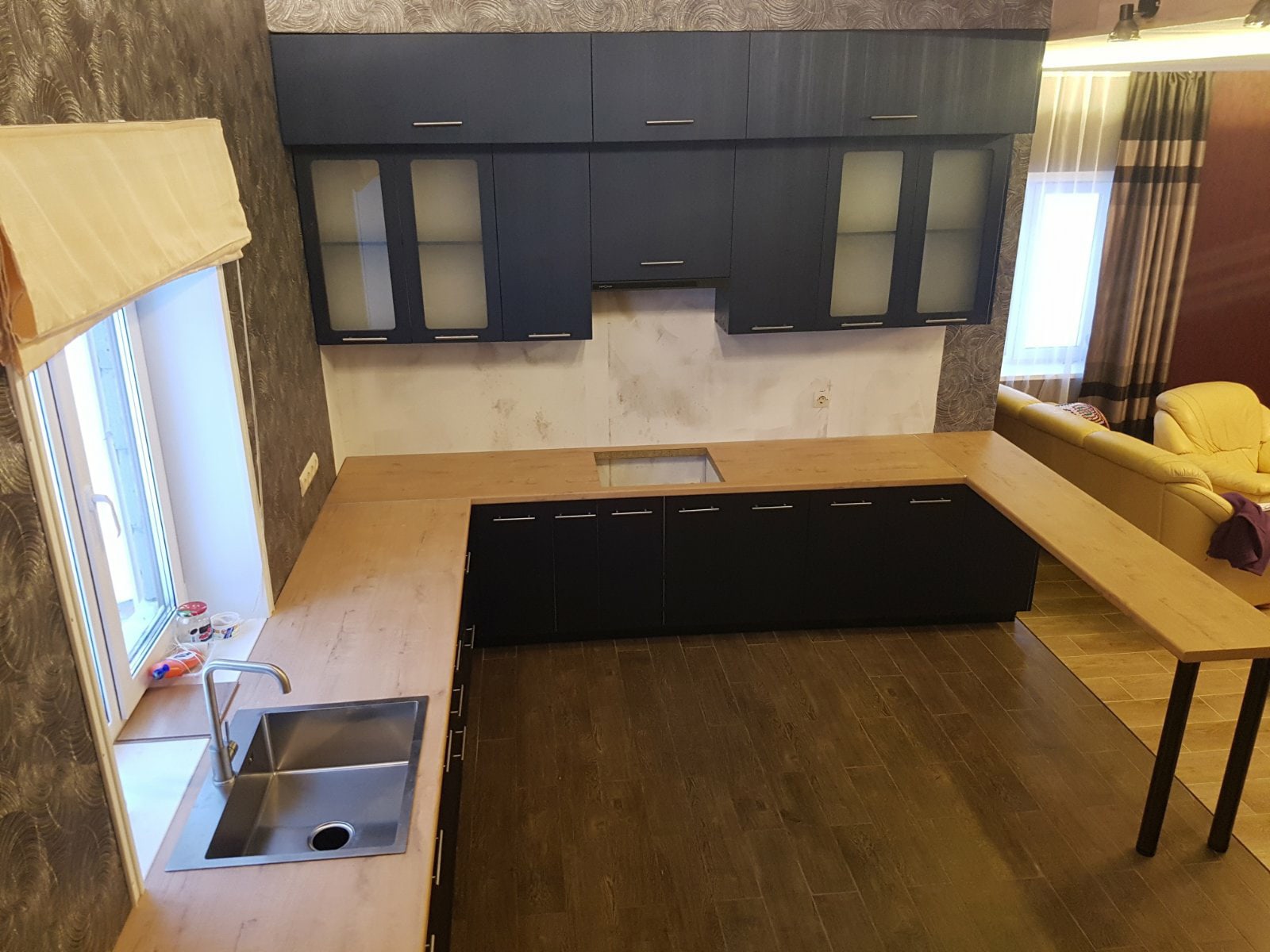 Качественные кухни от производителя в ПВХ плёнке.