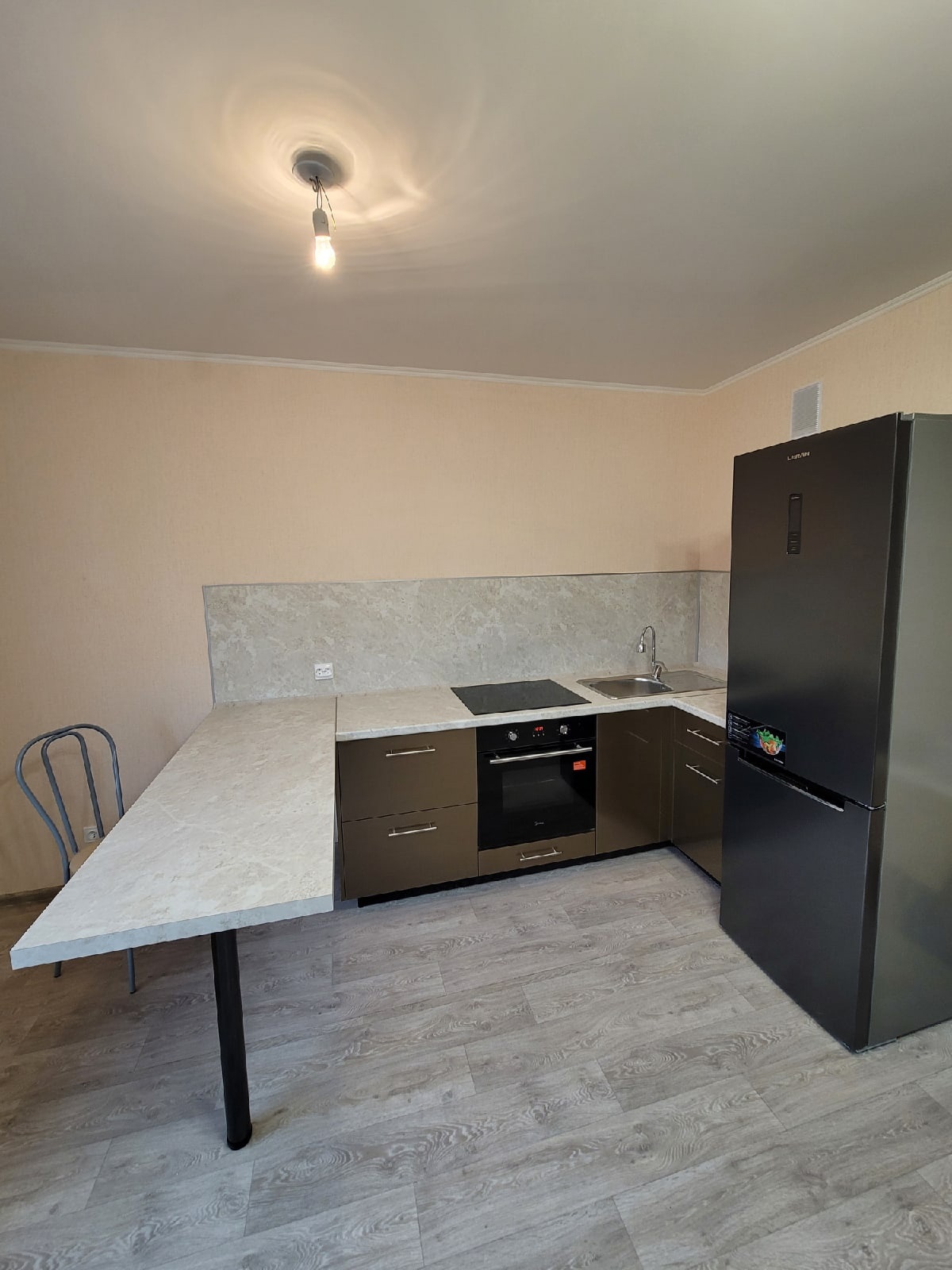 Кухня прямая фасады AGT с техникой