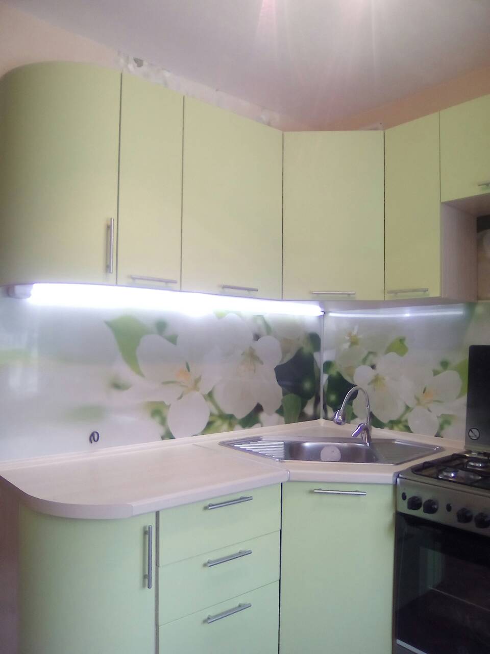 Купить кухню от 45000 руб. Разные решения и комплектация.