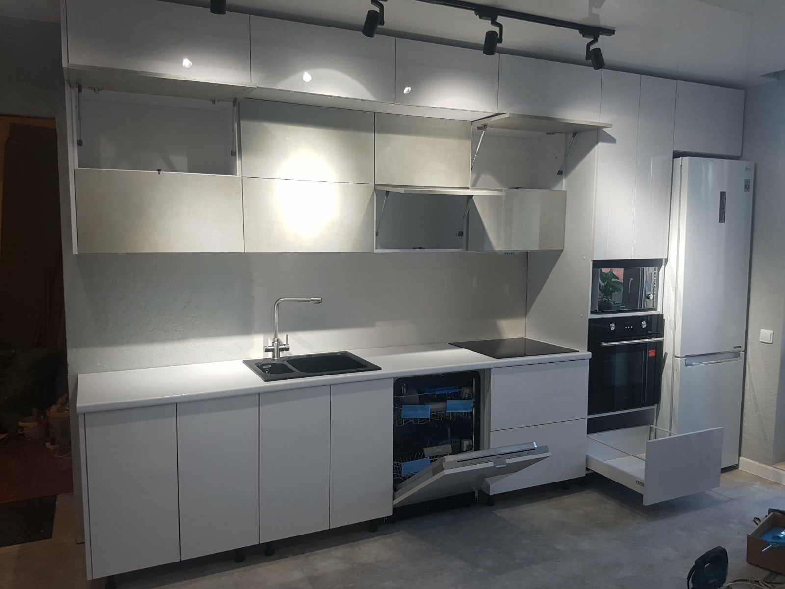 Кухни индивидуально. Запишитесь на замер 234-555-2